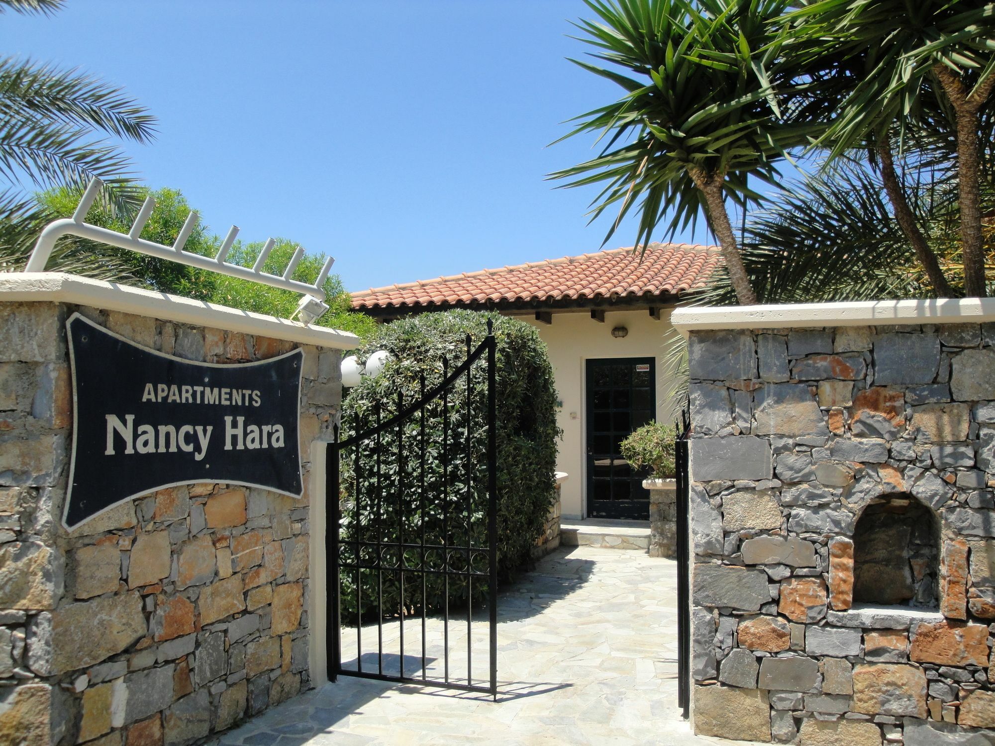 Nancy - Chara Apartments Karteros Exterior photo